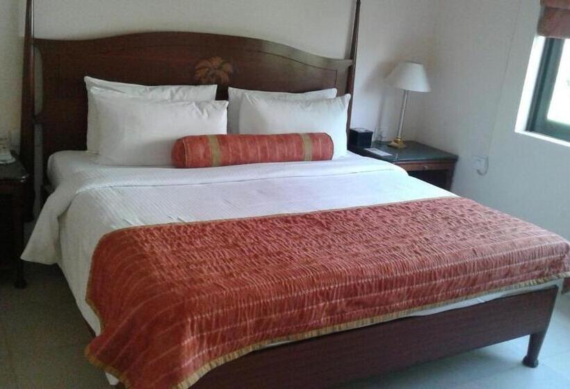 Номер Deluxe, The Lalit Traveller Khajuraho