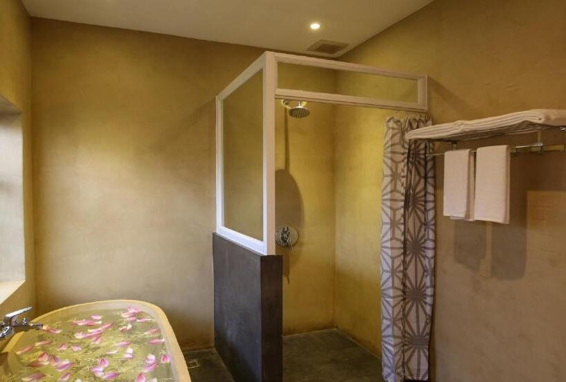 プールの見えるデラックスルーム, Chheng Residence