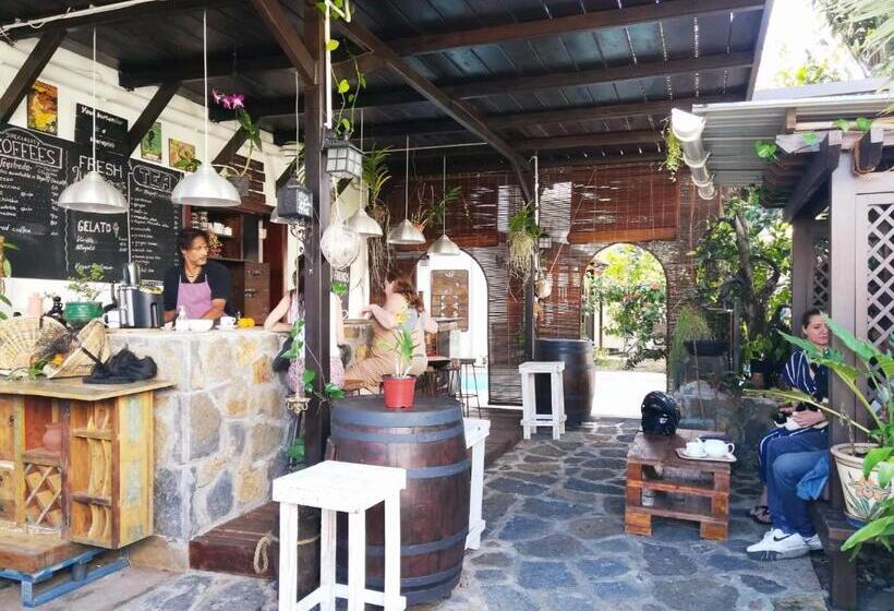 استودیو استاندارد با چشم‌انداز باغ, Sannyasa Wellness And Spa