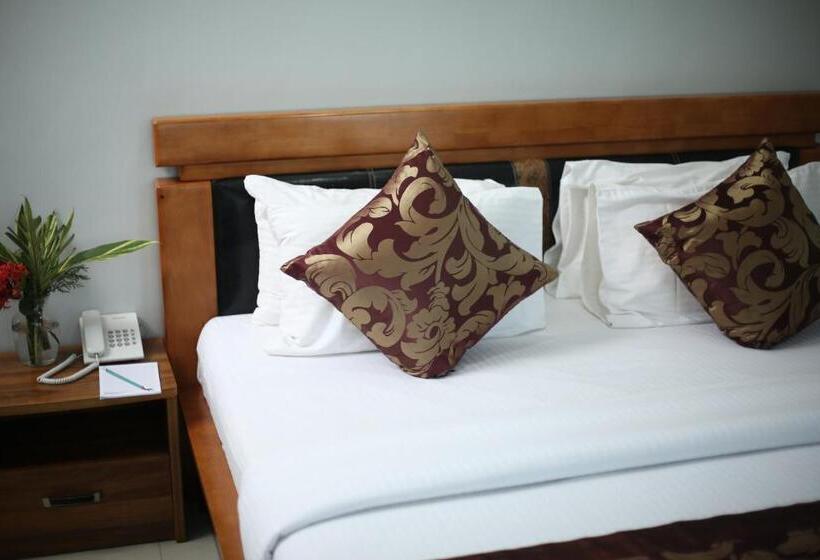 Полулюкс, Adden Palace Hotel & Conference Centre