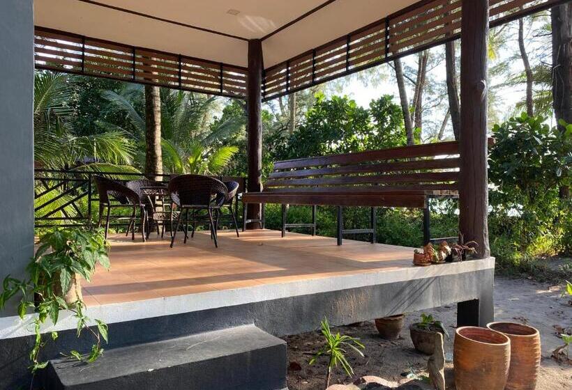 스위트, Phayam Coconut Beach Resort