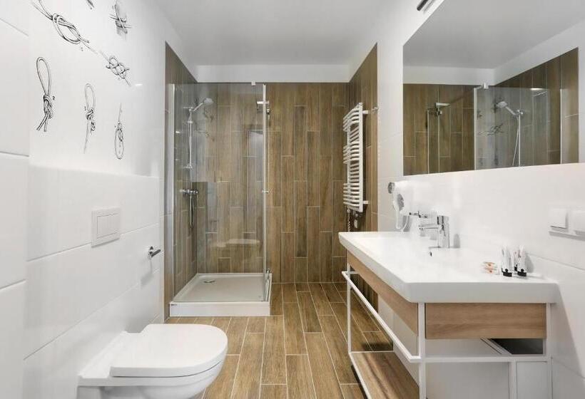 חדר אקונומי, Skipper