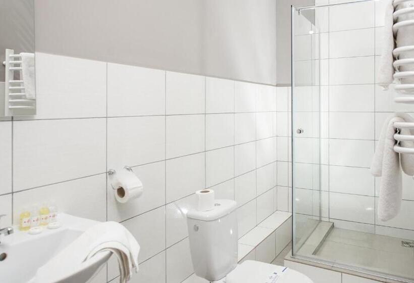 غرفة قياسية مزوَّدة بشُرفة, Jam Hotel Hnatyuka