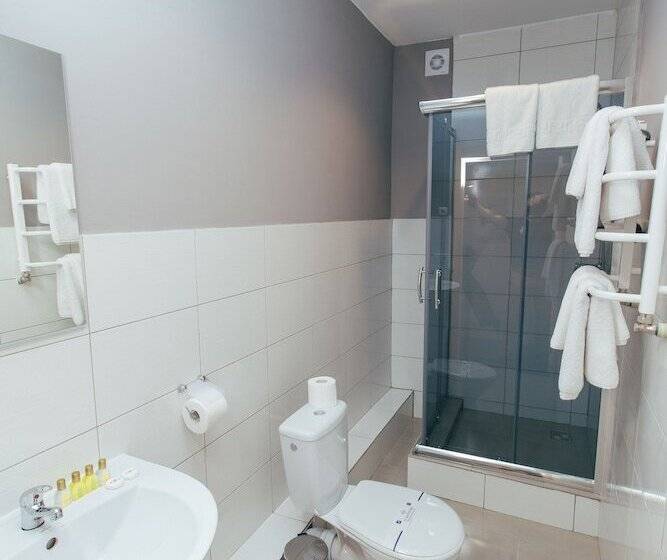 غرفة قياسية مزوَّدة بشُرفة, Jam Hotel Hnatyuka