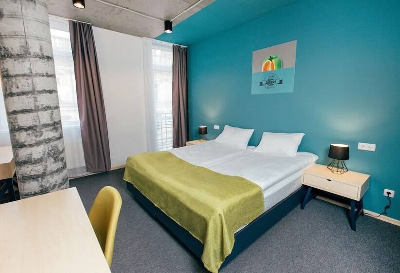 غرفة قياسية مزوَّدة بشُرفة, Jam Hotel Hnatyuka