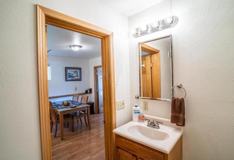 Люкс, Bears Den Alaska Lodging