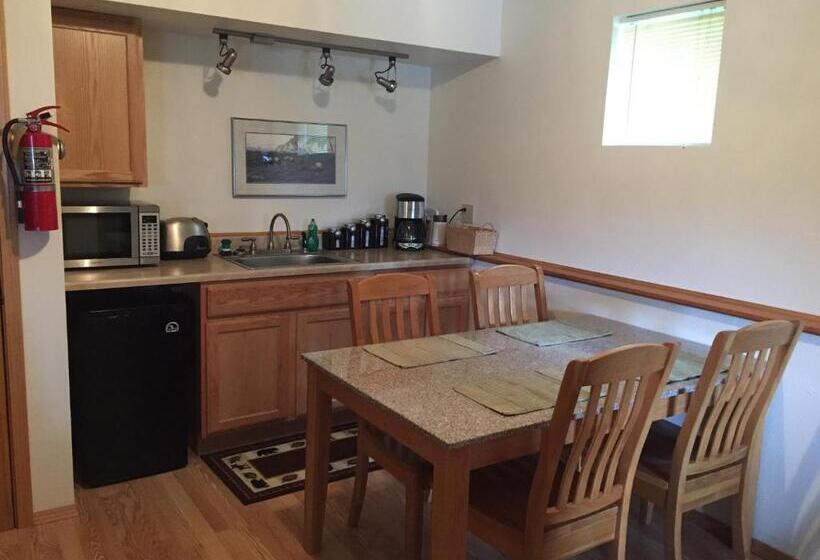 Люкс, Bears Den Alaska Lodging
