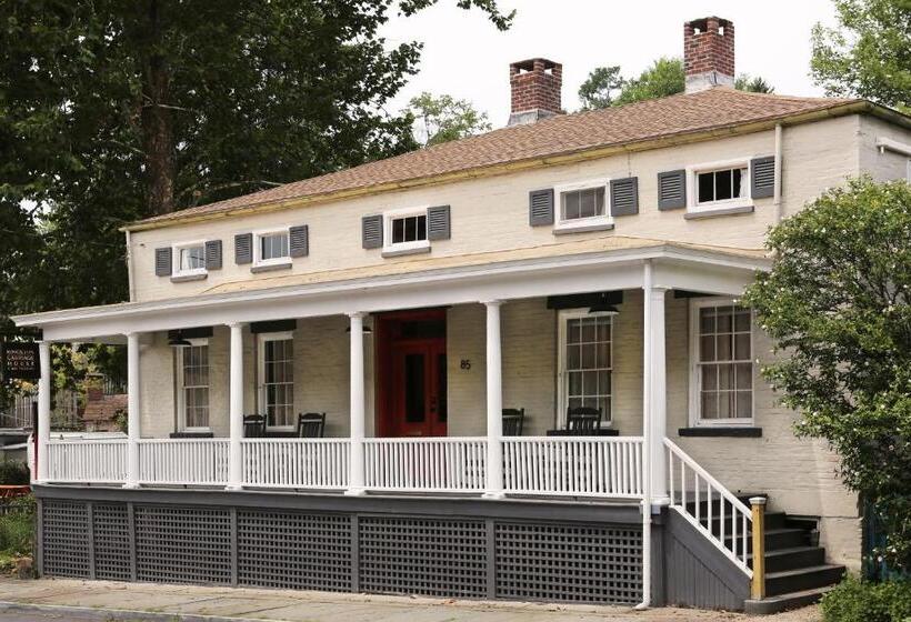 ガーデンビュースタンダードルーム, Kingston Carriage House