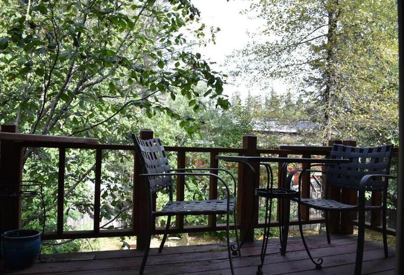Дом 4 Спальни, Exit Glacier Lodge