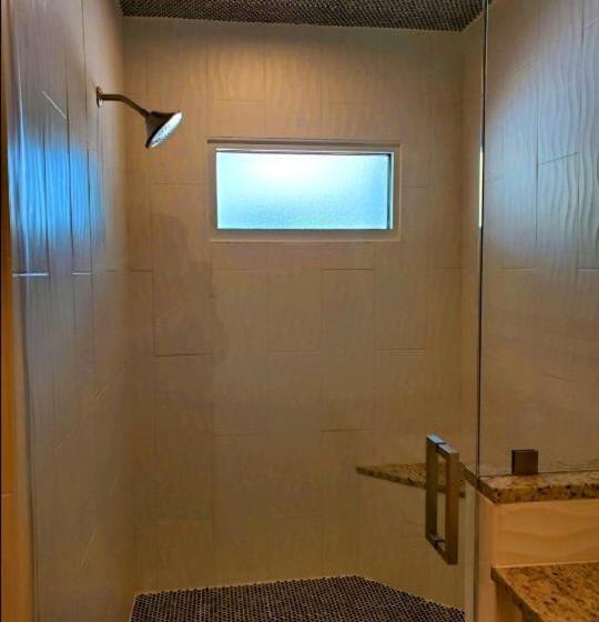 סוויטה עם נוף לנהר, The Rivers Edge Motel