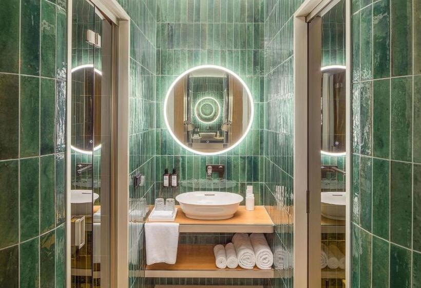 스탠다드 룸 킹사이즈 침대, Kimpton Bem Budapest, An Ihg