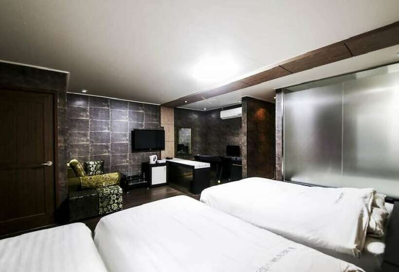 اتاق لوکس سه تخته, Mong Hotel Seosan