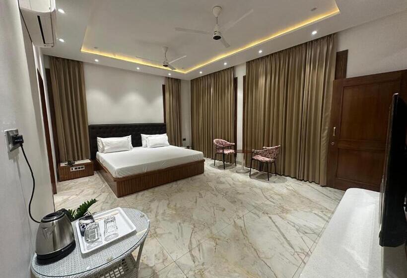 اتاق استاندارد با تخت بزرگ, Bhagya Homestay Royal Room Mohali S Best