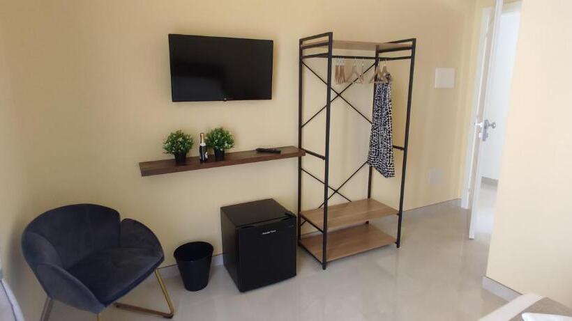 اتاق استاندارد با بالکن, Fevi Rooms