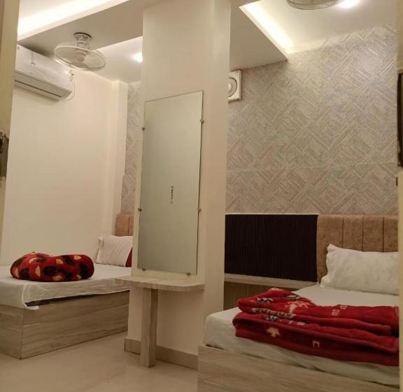 Номер Deluxe, Goroomgo Kshipra Guest House Ujjain