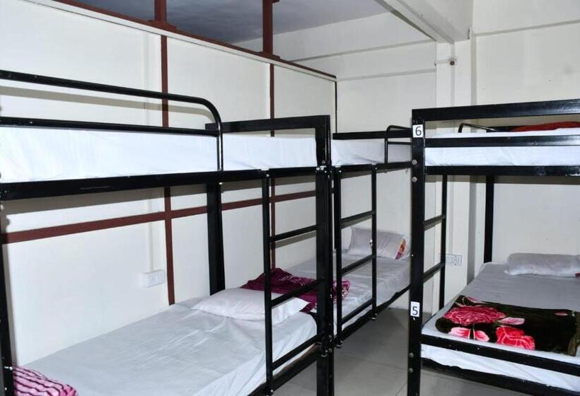 Кровать в Общей Комнате, Goroomgo Kshipra Guest House Ujjain