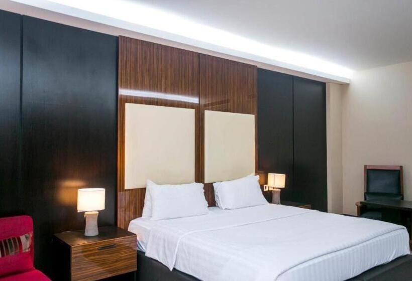 سوئیت با تخت بزرگ, Lagos
