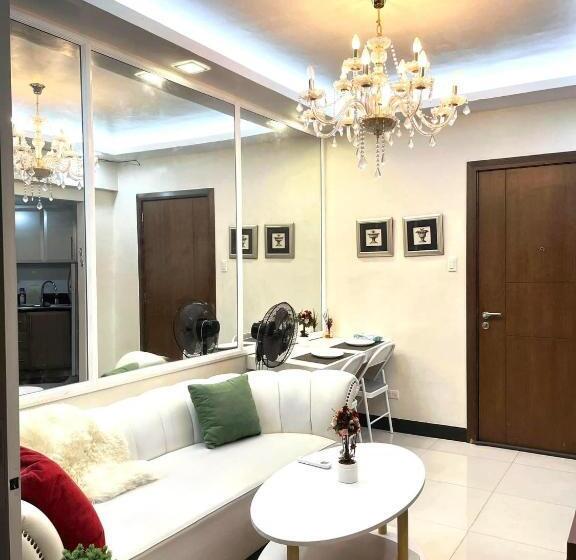 سوییت سوپریور, Newport Executive Villas Condo