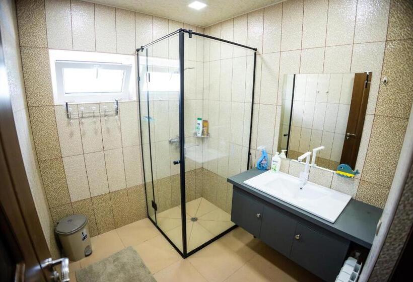 اتاق استاندارد با چشم‌انداز کوهستان, Lily S Guest House