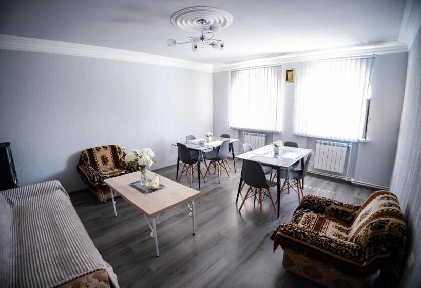 اتاق استاندارد با چشم‌انداز, Lily S Guest House