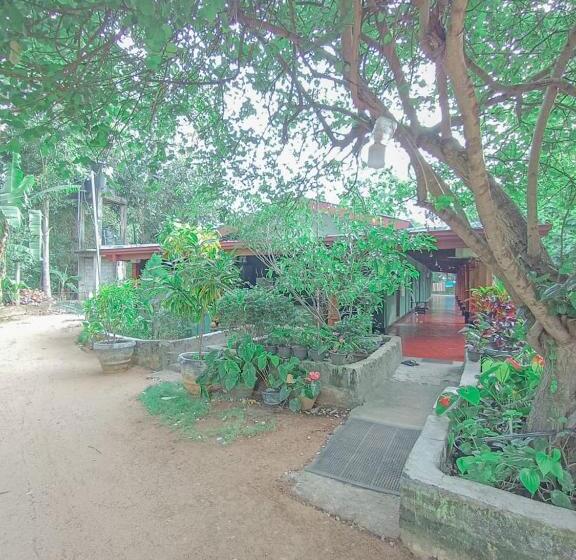 Номер Стандарт Вид на Горы, Travels First Sigiriya Hostel