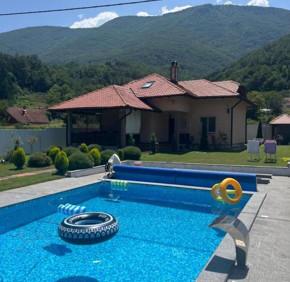 آپارتمان 1 خوابه, Victory Pool House