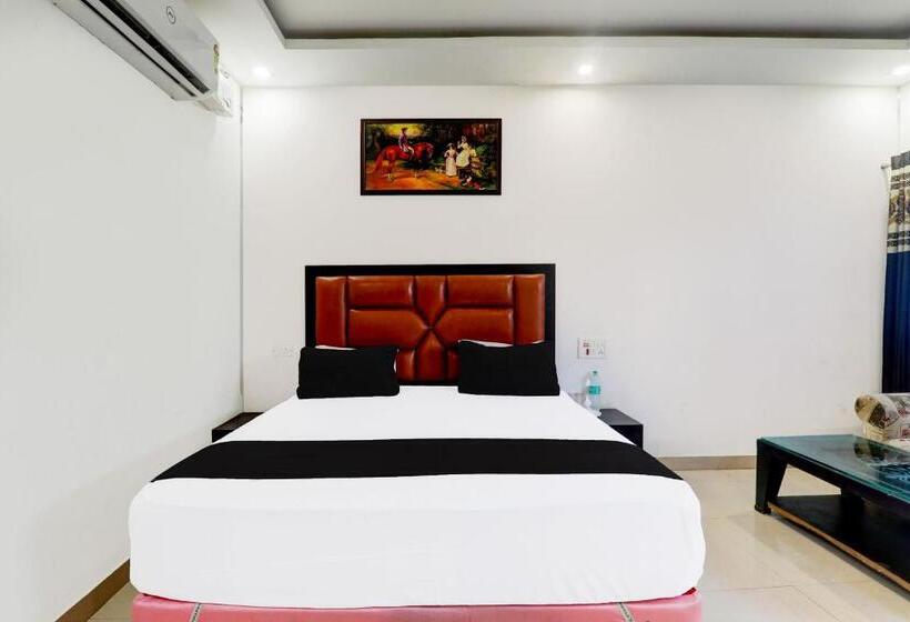 Трехместный Номер Классика, Oyo Hotel Om Palace