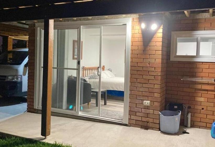 스탠다드 스튜디오, Caves Cottage Guest Suite