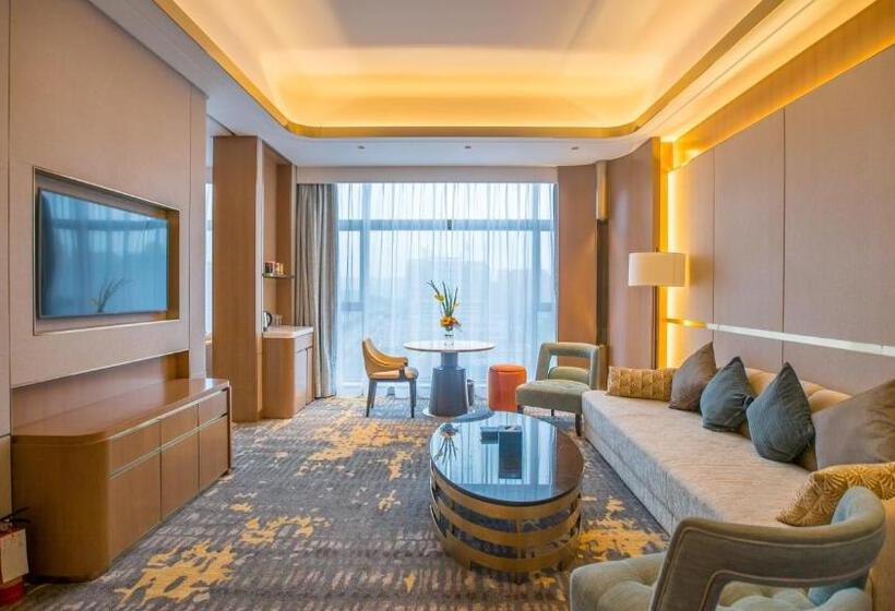 Deluxe Suite King Bed, Ytl Ouyue International