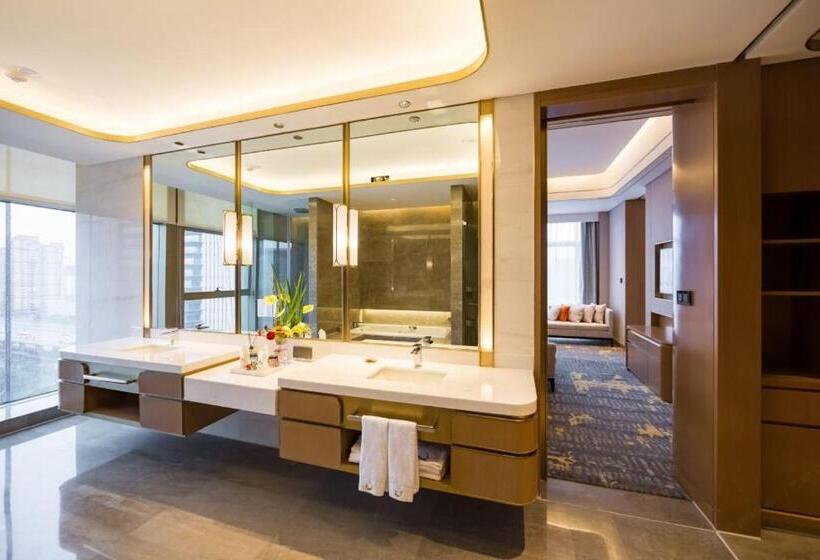 Deluxe Suite King Bed, Ytl Ouyue International
