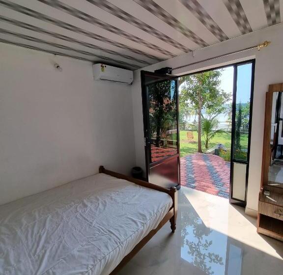 스탠다드 룸 호수 전망, Kayaltheeram Resort & Homestay