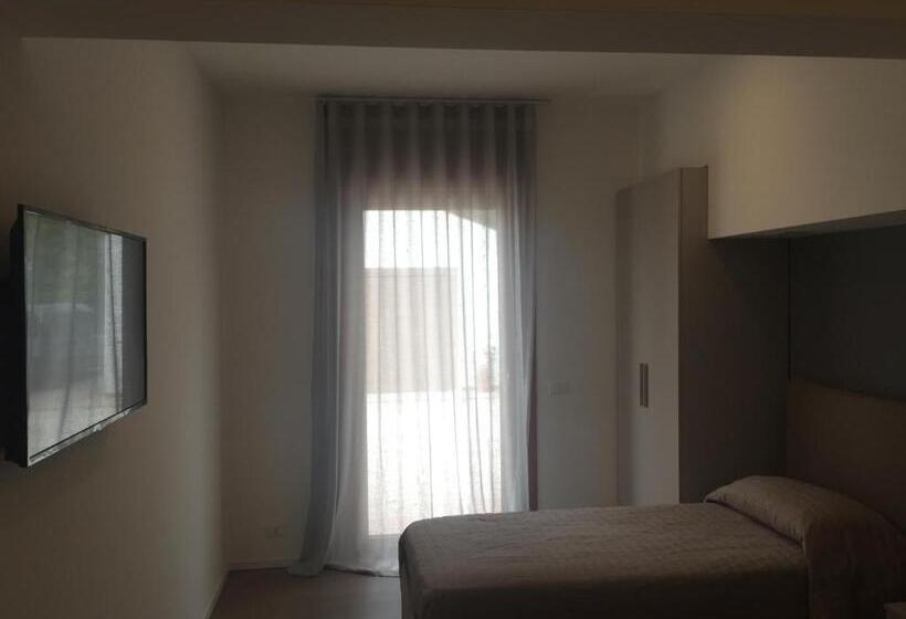 اتاق لوکس, La Casa Nel Verde