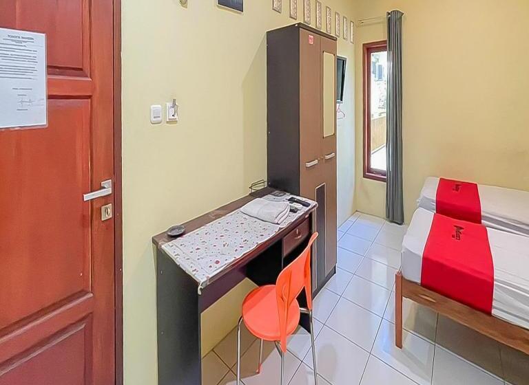 Номер Deluxe, Reddoorz At Wahidin Street Cirebon