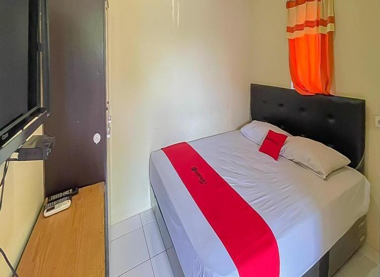Номер Стандарт, Reddoorz At Wahidin Street Cirebon