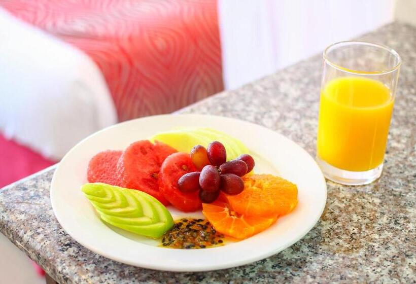 اتاق استاندارد یک نفره, Vittoria Suites
