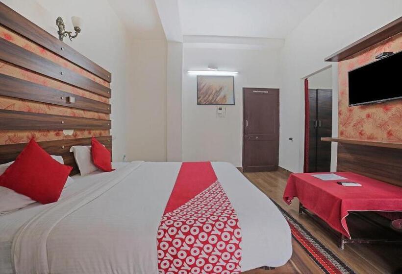 اتاق لوکس سه تخته, Oyo Hotel Arawali Inn