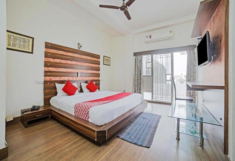 اتاق لوکس سه تخته, Oyo Hotel Arawali Inn