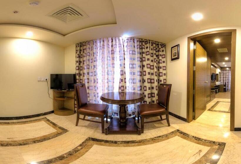 Люкс, Benzz Park Vellore