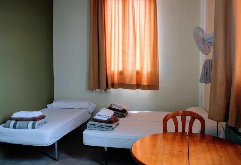 Номер Стандарт Четырехместный Совместный Санузел, Alberg Solidança Hostel