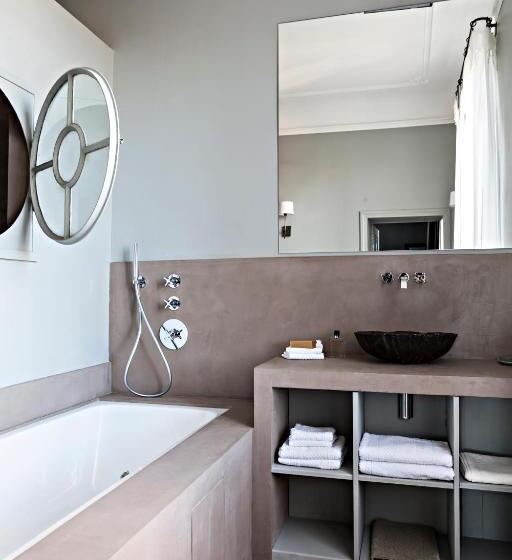 Люкс Вид на Сад, La Divine Comédie Suites Deluxe