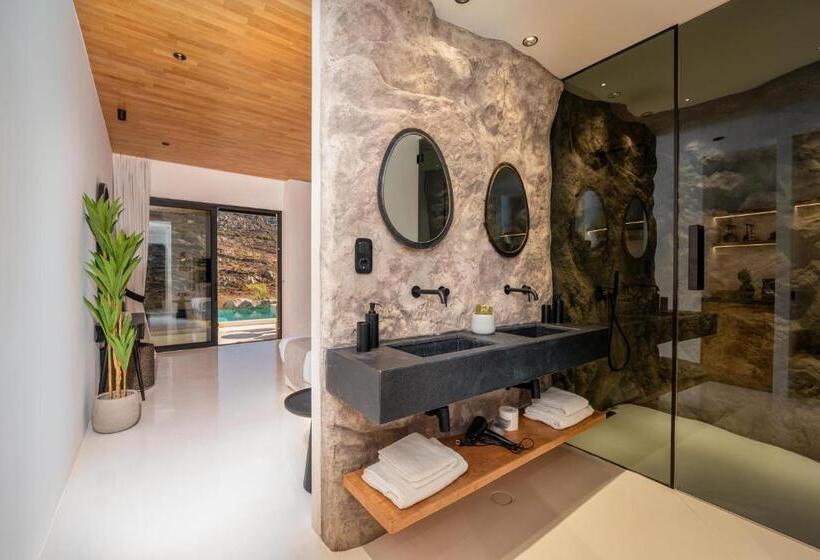 Люкс Кровать Кинг, Ftelia Black Villas