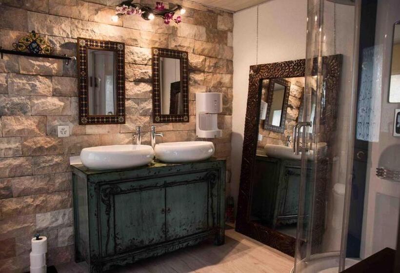 اتاق استاندارد, Crazy Lounge B&b