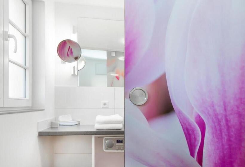 اتاق لوکس, Alte Schule