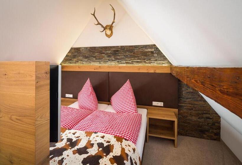 اتاق لوکس, Alte Schule