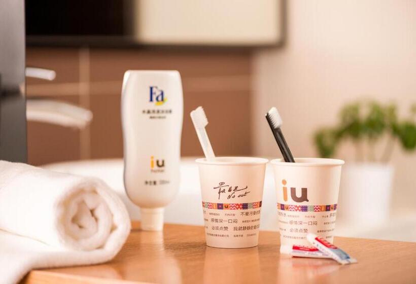 اتاق رمانتیک, Iu Hotel Zhonggang Road