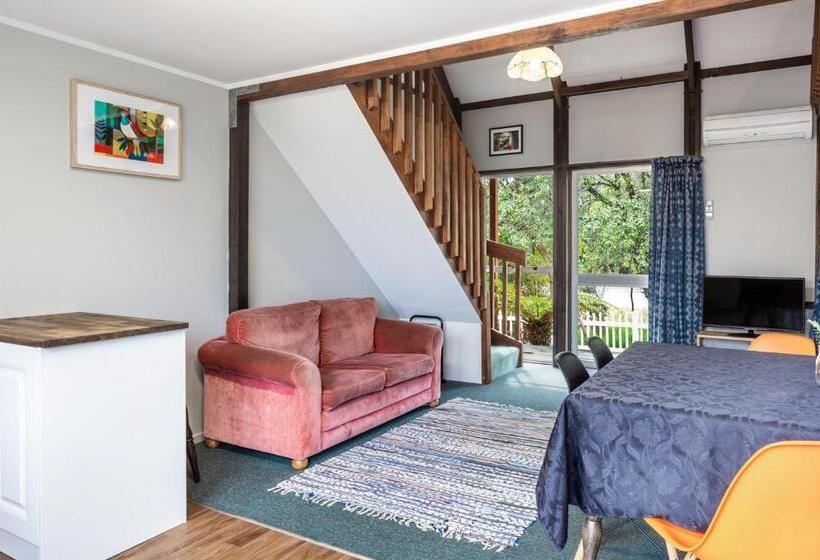 Студия Стандарт, Tokaanu Lodge Motel