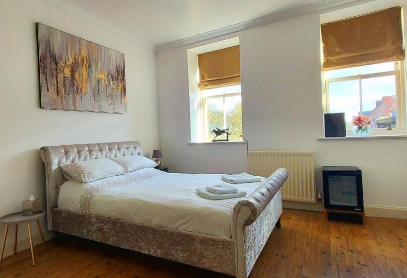 Семейный Номер, Parade School Guest Rooms