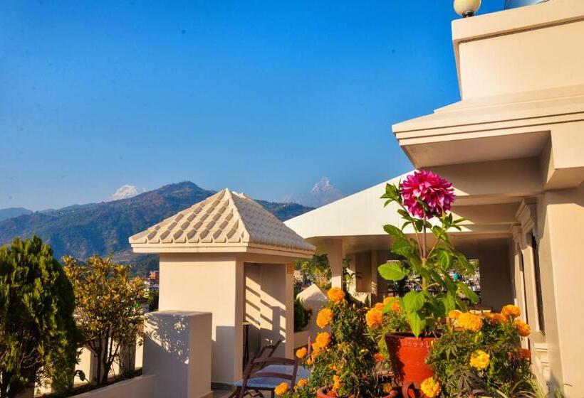 سوییت لوکس, Kuti Resort & Spa