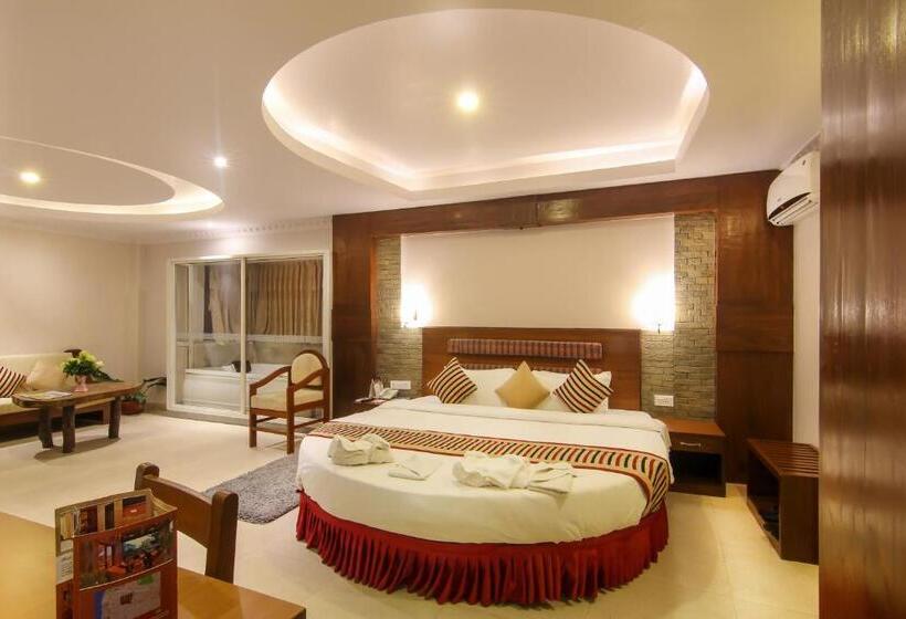 سوییت لوکس, Kuti Resort & Spa