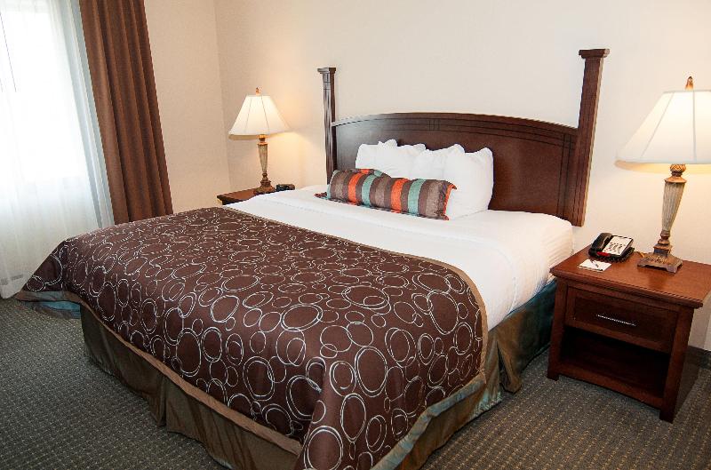 اتاق استاندارد سه نفره, Grand Bay Resort